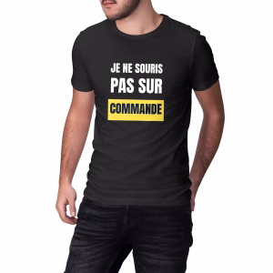 T-shirt féministe noir Je ne souris pas sur commande